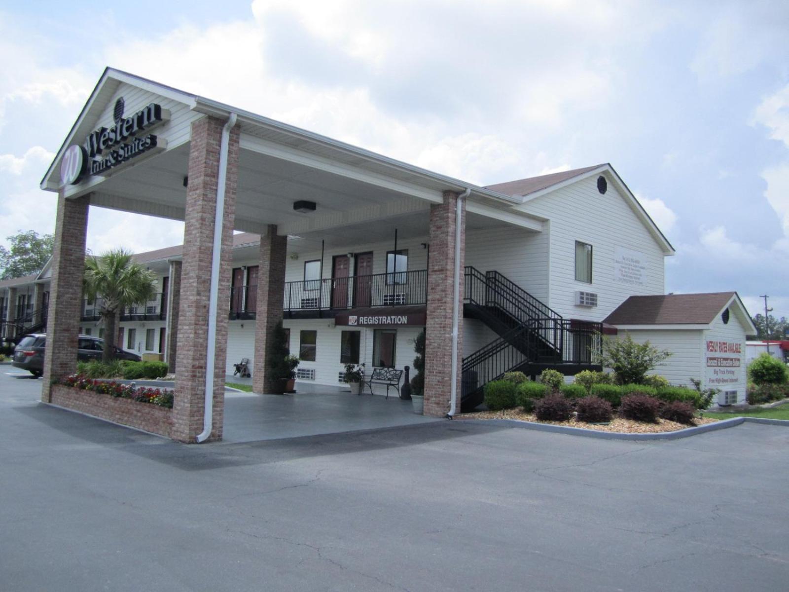 Western Inn & Suites Douglas Exteriör bild